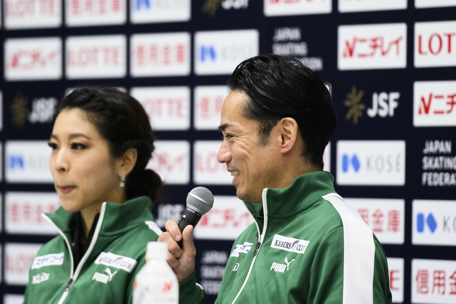 目標とする全日本選手権優勝を達成したが、フリーの演技最後にミスがあり「今夜はヤケ酒」と笑わせながらも悔しさをにじませた高橋　©Asami Enomoto