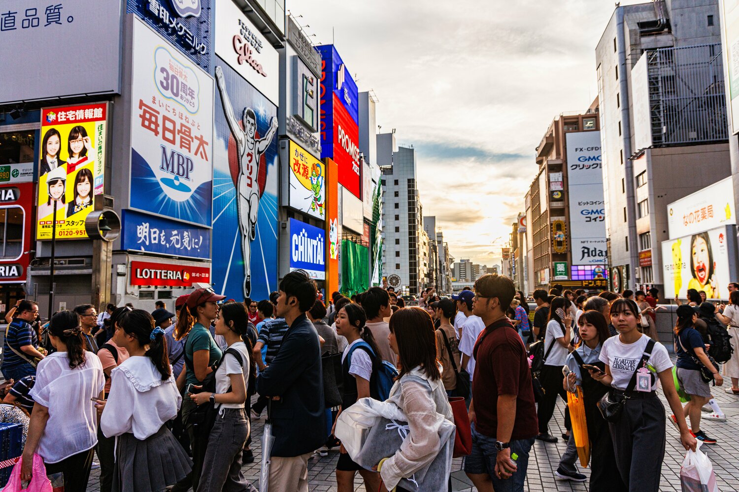 現在の戎橋。グリコの看板は6代目　©Masashi Soiri