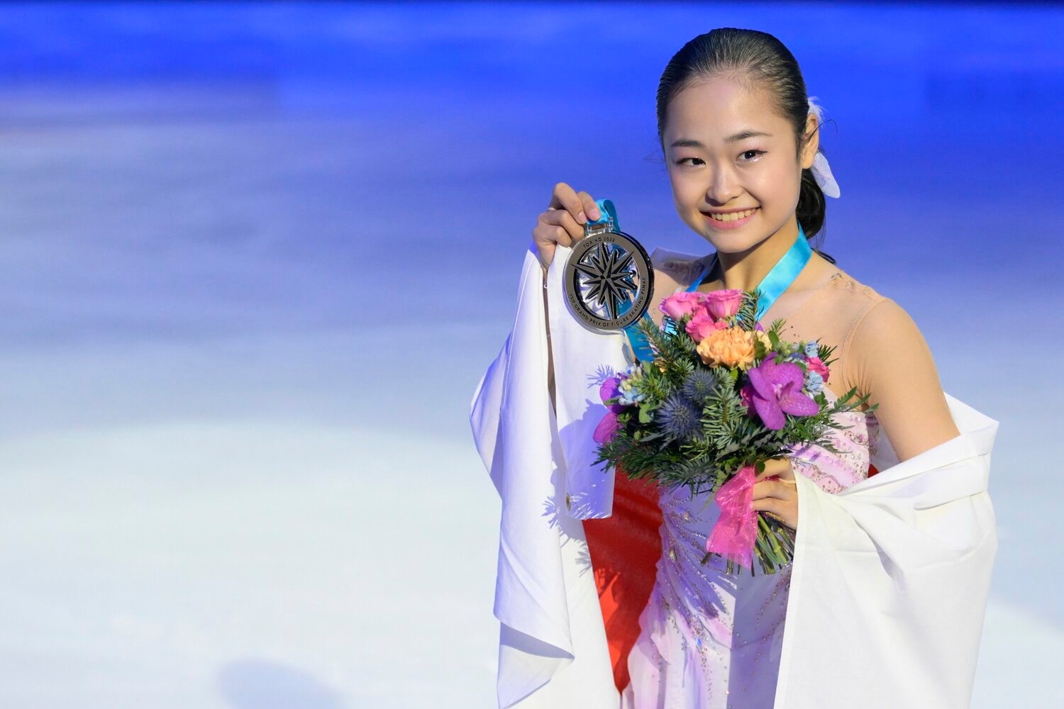 初出場のジュニアGPファイナルで金メダルを手にした島田麻央　©︎Asami Enomoto