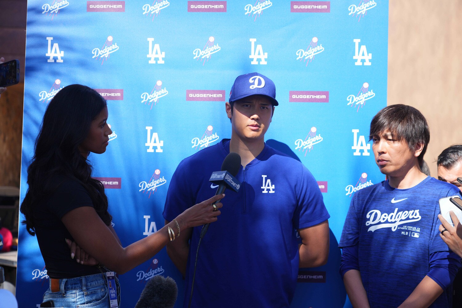 現地で会見する大谷　©JIJI PRESS