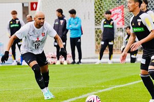 浦和レッズ練習試合にミシャ、鬼木、黒田監督が熱視線…「そこから降りるな」「ドミネート」ヘグモ流が興味深い