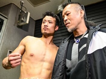 偉大な父・辰吉丈一郎の存在は重荷ではない？ 無敗のボクサー・辰吉寿以輝27歳のホンネ「息子じゃなければ『ちゃうやろ』と思いますけど…」＜Number Web＞ photograph by Hiroaki Yamaguchi/AFLO