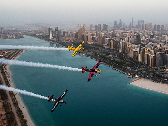 幕張の空にエアレースがやってくる。唯一の日本人・室屋義秀の「総力戦」。＜Number Web＞ photograph by Joerg.Mitter/Red Bull Content Pool