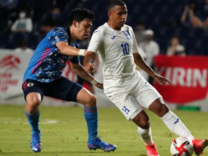 《ブンデス“能力ランキング”全選手中10位に》遠藤航が語る「“6番”的なプレー」への思いと、OAの“意外と知られていない”事実とは？＜Number Web＞ photograph by Getty Images