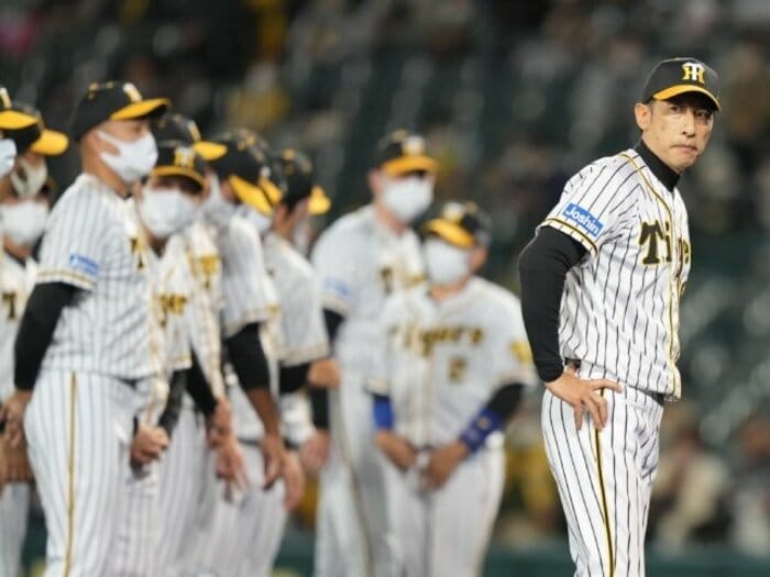 阪神V逸に思う、落合博満監督が“ノックで鍛え上げた理由”　エラー数、決定打不足、正捕手問題…狩野恵輔が指摘する「真の課題」とは？＜Number Web＞ photograph by Sankei Shimbun