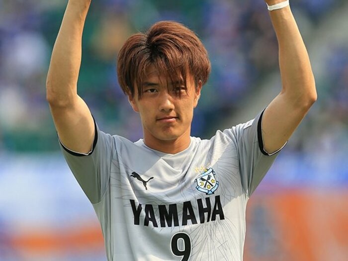 「代表では中心選手なのになぜ評価されないのか？」“未完の大器”小川航基24歳、葛藤の5年間を振り返る＜Number Web＞ photograph by ⒸJUBILO IWATA