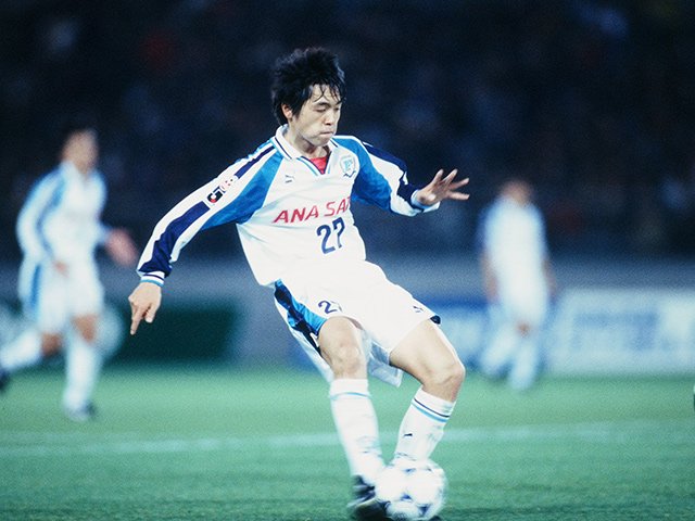 18歳、遠藤保仁デビュー戦の真実。中村俊輔の共感、岡山一成の嫉妬