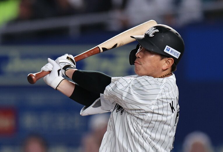 コンパクトなスイングを貫く　©︎JIJI PRESS