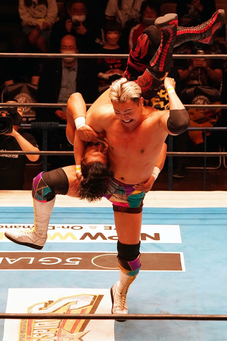 オカダのリバース・ネックブリーカー