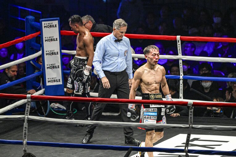 堤聖也vs.ノニト・ドネア。12月17日、両国国技館　©Takuya Sugiyama