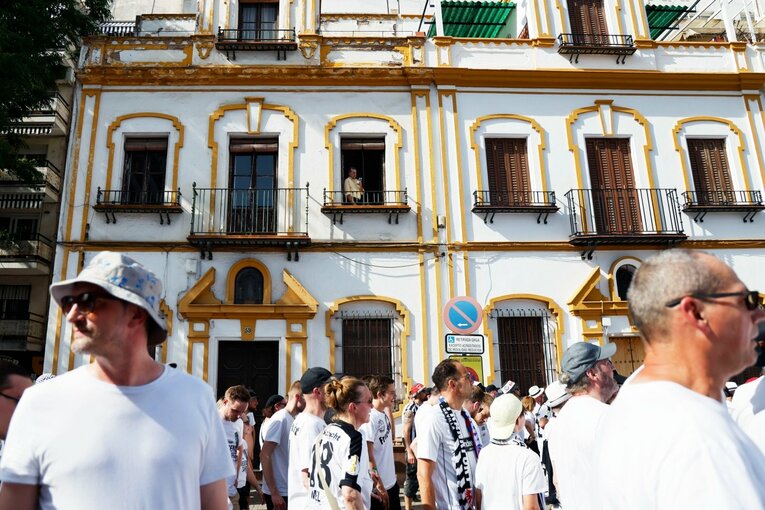 鎌田大地の号泣と“日の丸スパイク”に思い出す4年前の「カタールW杯には絶対出たいですよ」 長谷部誠とのEL優勝写真に“秘められた熱量”とは(8)