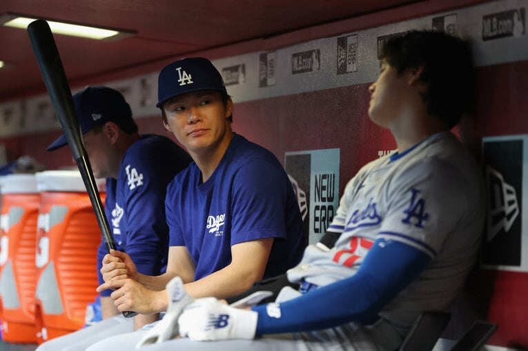 山本由伸と大谷も手持ち無沙汰そうだった　©Getty Images