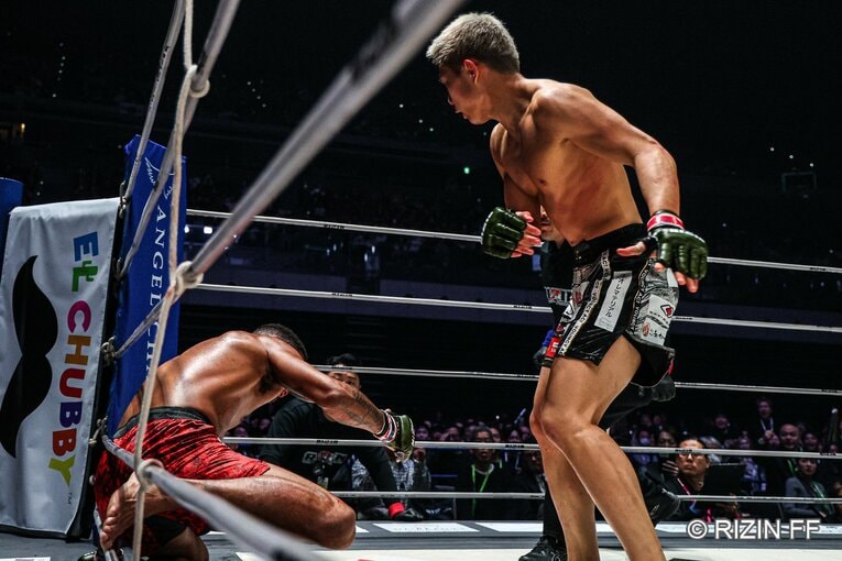 秋元強真vs.パッチー・ミックス　©RIZIN FF