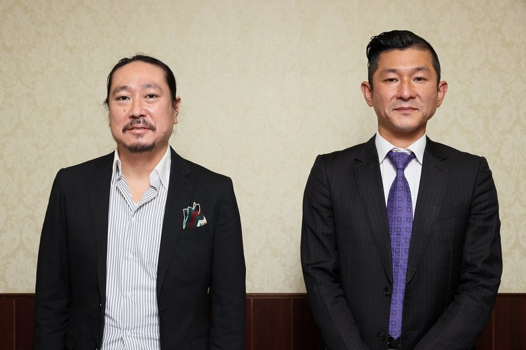 昨年結成20周年を迎えた笑い飯の西田幸治（47歳、左）と哲夫（46歳）。ともに1974年生まれ　©Shigeki Yamamoto