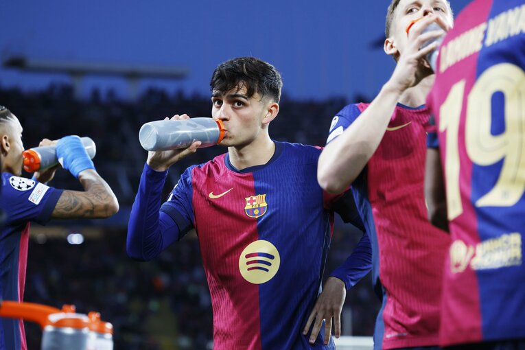 「日本代表戦で解任された監督」がバルサ再建…才能覚醒ヤマル17歳に引退撤回ベテランGKの涙「失点が多くて危うい」のにマドリー撃破2冠のナゼ(5)