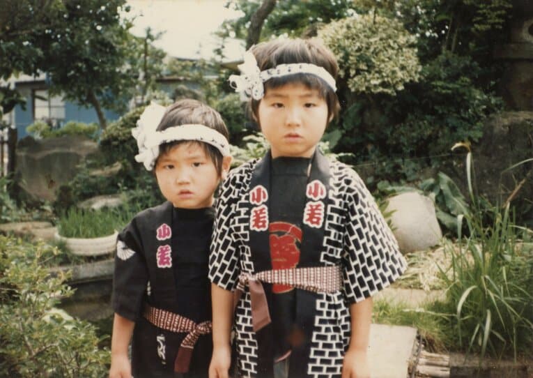 幼少期の大嶋兄弟（本人提供）
