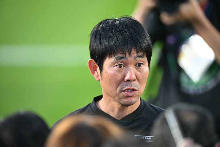 コスタリカ戦後の練習で取材に応じる森保監督　©Takuya Kaneko／JMPA