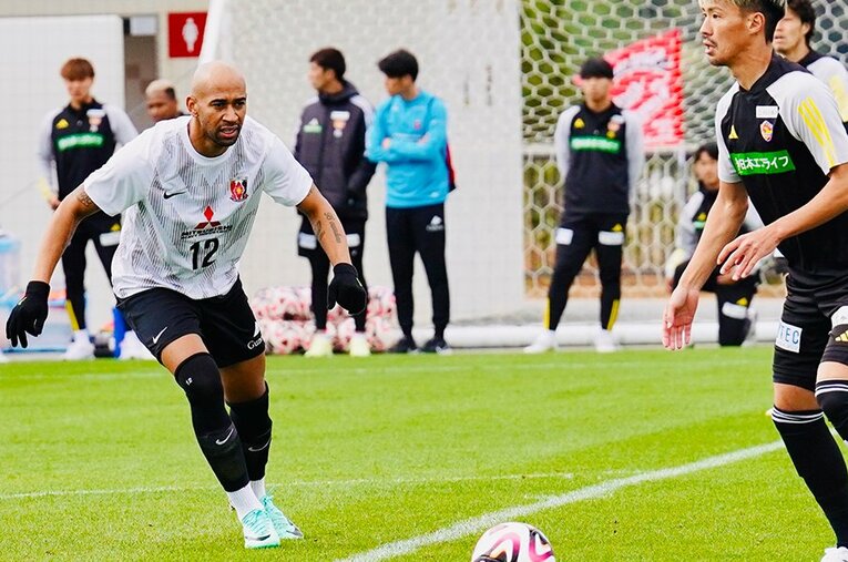 ベガルタ仙台とのトレーニングマッチに出場したチアゴ・サンタナ　©Atsushi Iio