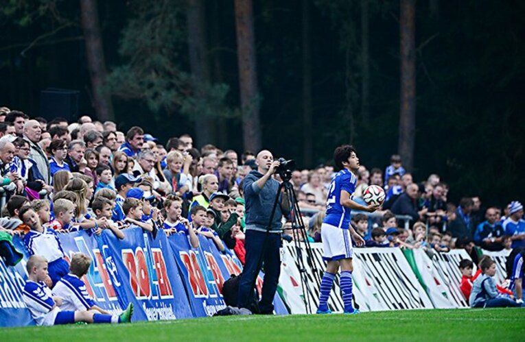 叫ぶ内田篤人、目を閉じる内田篤人。写真で振り返る「22番」の冒険記。(4)