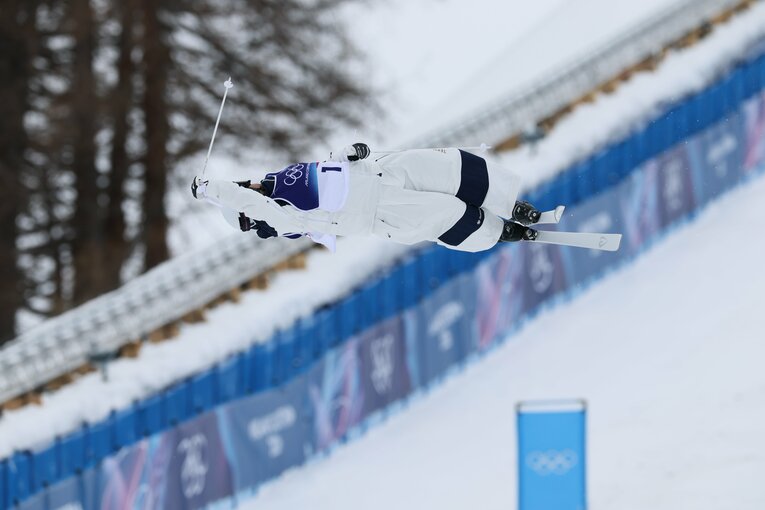 堀島の滑りを連続写真で　©Kaoru Watanabe/JMPA
