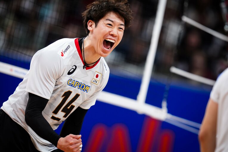 石川祐希（VNLフランス戦）　©︎Volleyball World