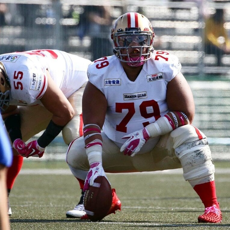 チームでは最前線のオフェンスラインマンとして活躍する岩元／本人提供