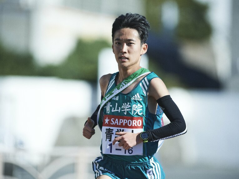 4区佐藤一世（青学大）は1時間3分9秒で区間4位に食い込んだが……　©Yuki Suenaga