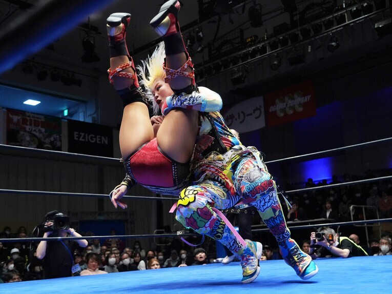 里村明衣子を投げる高橋奈七永　©Essei Hara