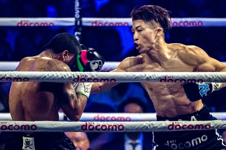 7月25日のフルトン戦。井上のスーパーバンタム級“デビュー戦”となったこの試合をかつて同級の世界王者だった岩佐はどう見たか ／ photograph by Takuya Sugiyama