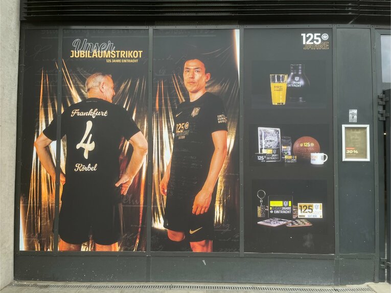 【長谷部誠ラストゲーム現地探訪】クラブ創設125周年ユニを着た長谷部がアイコンになっている　©Yusuke Mimura