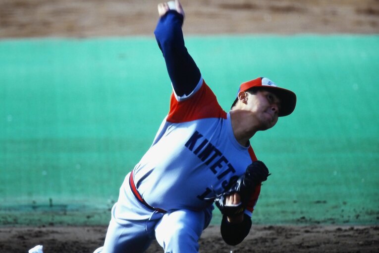 言われてみれば、野茂の左肩は一塁側に大きく倒れているため、実は右腕の角度は「サイドスロー」に近くなっている！　©Koji Asakura