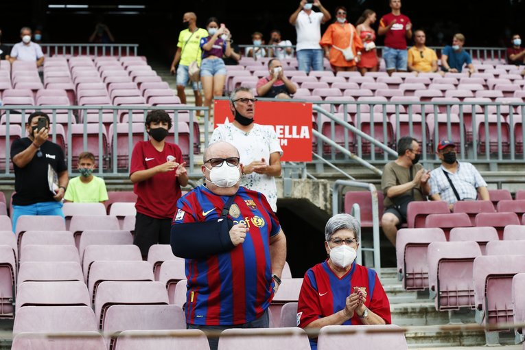 “メッシが去ったバルサとカンプノウ初戦”はどんな雰囲気だったか… 背番号10のファンと「前半10分のメッシコール＋ブーイング」〈現地撮影〉(12)