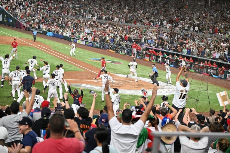 逆転サヨナラの瞬間。まずは大谷がホームイン（1/10）　©Naoya Sanuki