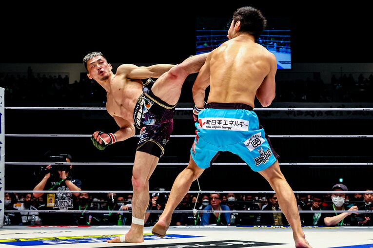 2R、斎藤の顔面を完璧に捉えた牛久の左ハイキック　©RIZIN FF Susumu Nagao