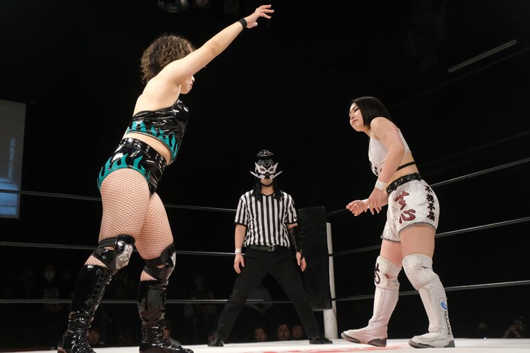 「圧倒される肉体美」を目指す新人女子プロレスラー…コンテストにも出場するZONESが語る“理想像”「実は体重が10kg減ったんです」(37)