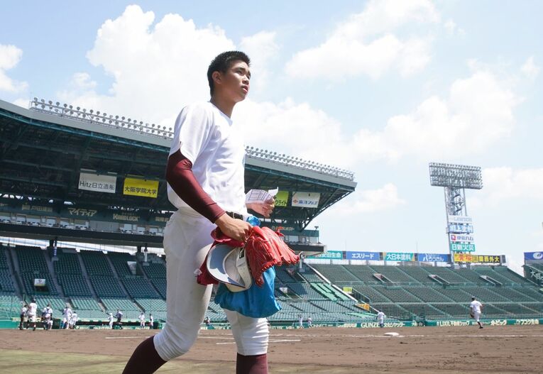 【オリックス　ドラフト1位】「佐々木朗希だわ……」80m遠投も“助走なしで”ズドン　山下舜平大のとんでもない才能　(2)