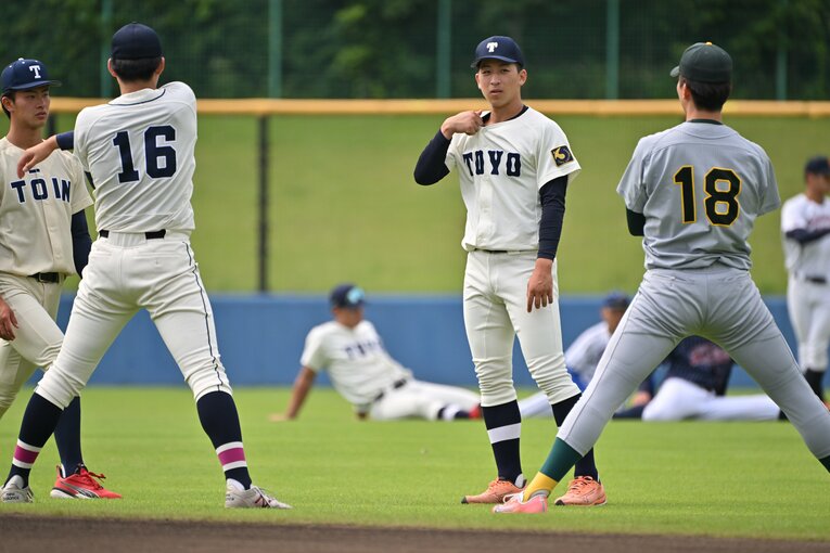 侍ジャパン大学代表選手選考合宿で談笑する細野　©︎Hideki Sugiyama