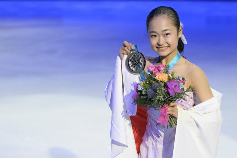 初出場のジュニアGPファイナルで金メダルを手にした島田麻央　©︎Asami Enomoto