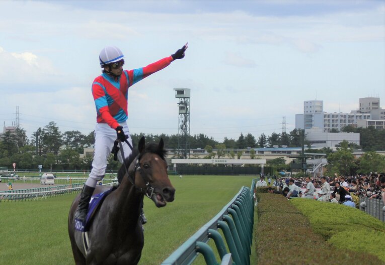アーネストリーとともに宝塚記念を制した佐藤哲三　©Satoshi Hiramatsu