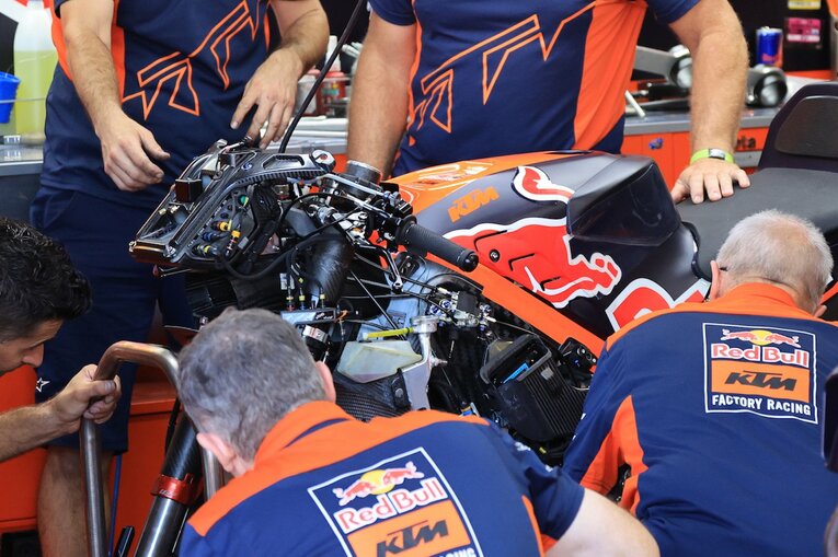 サンマリノGP後に行われたミサノテストで垣間見えたKTMのカーボンフレーム　©Satoshi Endo