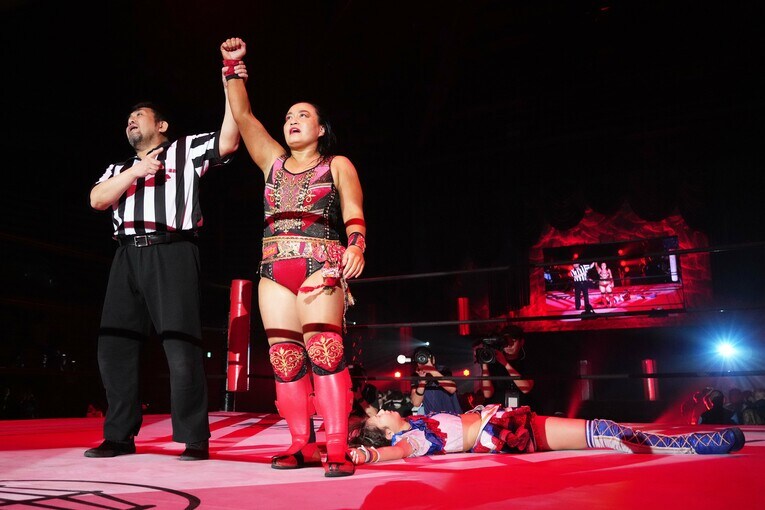 荒井優希に勝利した里村明衣子　©Essei Hara