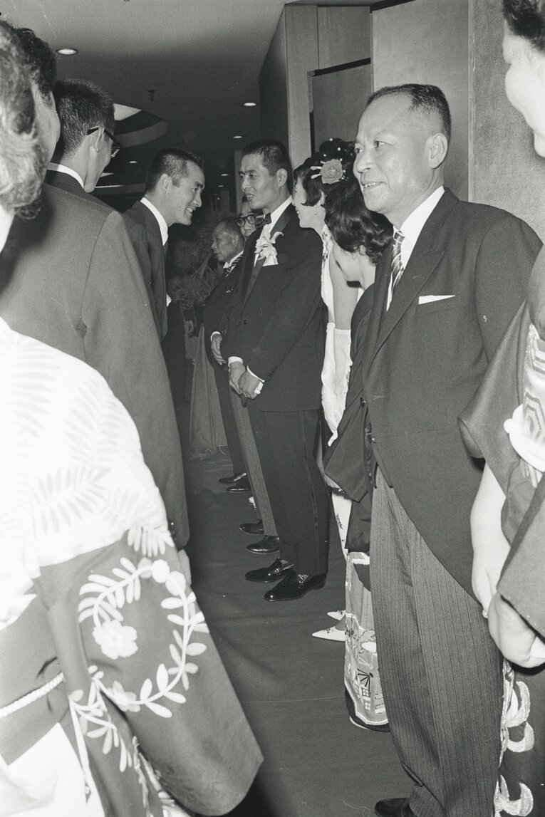 1966年、王と先妻・恭子さんの結婚式に出席した長嶋　©BUNGEISHUNJU