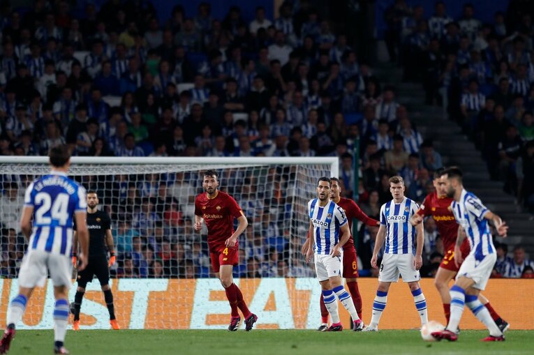 久保建英がELで味わった「先発落ち→敗退」での怒り・悲しみを撮った「タケ！と不調ソシエダサポが期待したが…」〈代表合流前にゴール〉(22)