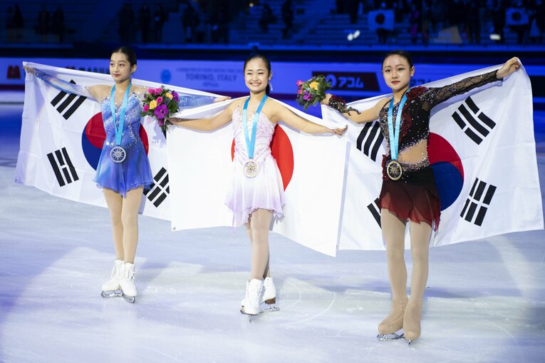 （左から）銀メダルのシン・ジア（韓国）、金メダルの島田麻央、銅メダルのキム・チェヨン（韓国）©︎Asami Enomoto