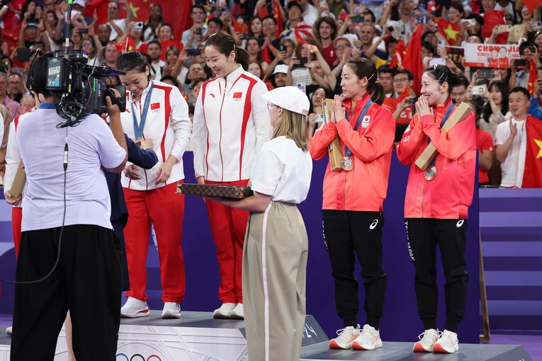 バドミントン女子ダブルスのメダルセレモニー　©Ryosuke Menju/JMPA