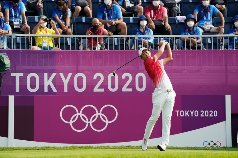 一番最初にティショットを放った星野　©Shizuka Minami