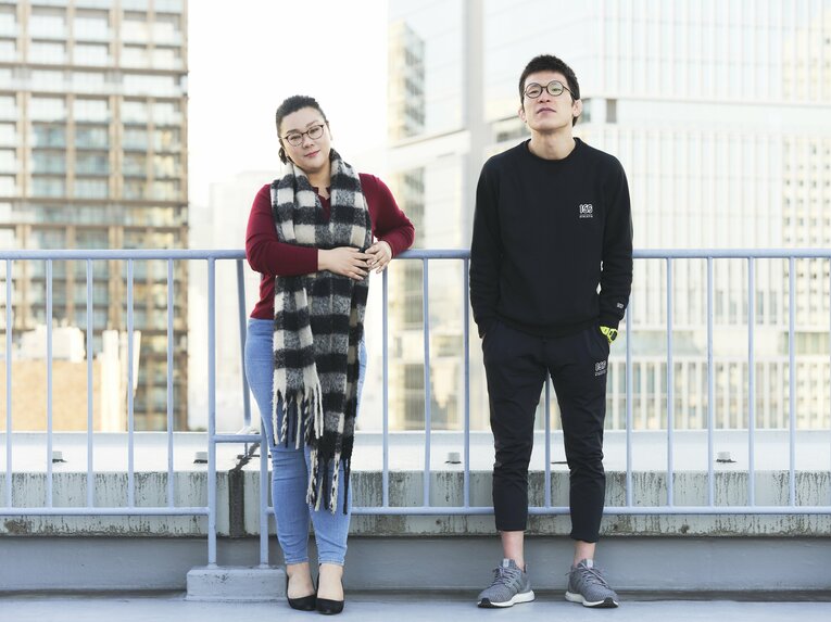 青木が「アニキ」と慕うジェーン・スー氏との特別対談をお届け（画像をクリックすると、そのほかの「撮りおろしフォト」もご覧になれます）