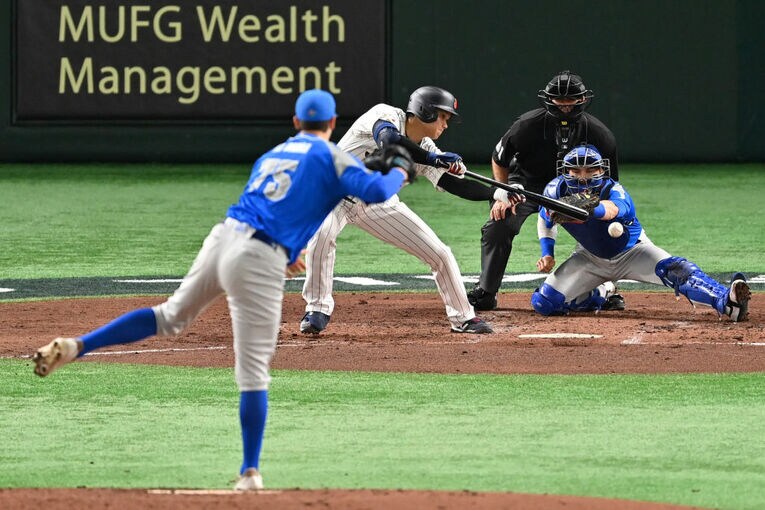 イタリア戦の大谷のセーフティーバント　©Getty Images