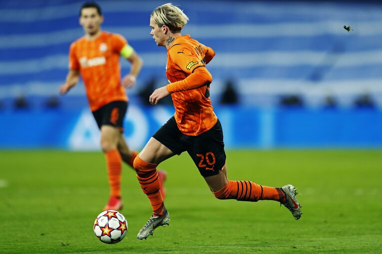 レアルの18歳日本人・中井卓大が「写真撮ってよー！」 無邪気さと表裏一体な《CLを含めた超シビアな競争》の舞台ウラ(38)