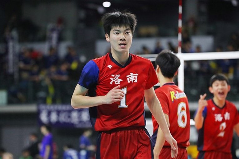 洛南高校時代、春高バレーを制した大塚達宣　©︎YUTAKA/AFLO SPORT